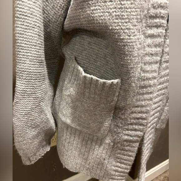 Old navy grey coatigan with pockets Blogger Fave - Picture 3 of 5
